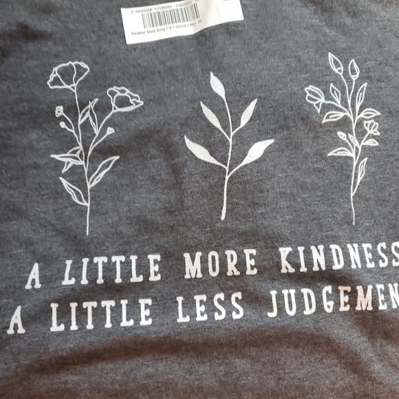 Kindness - less judgement - floral tee, Glidan small, brand new - Picture 2 of 3